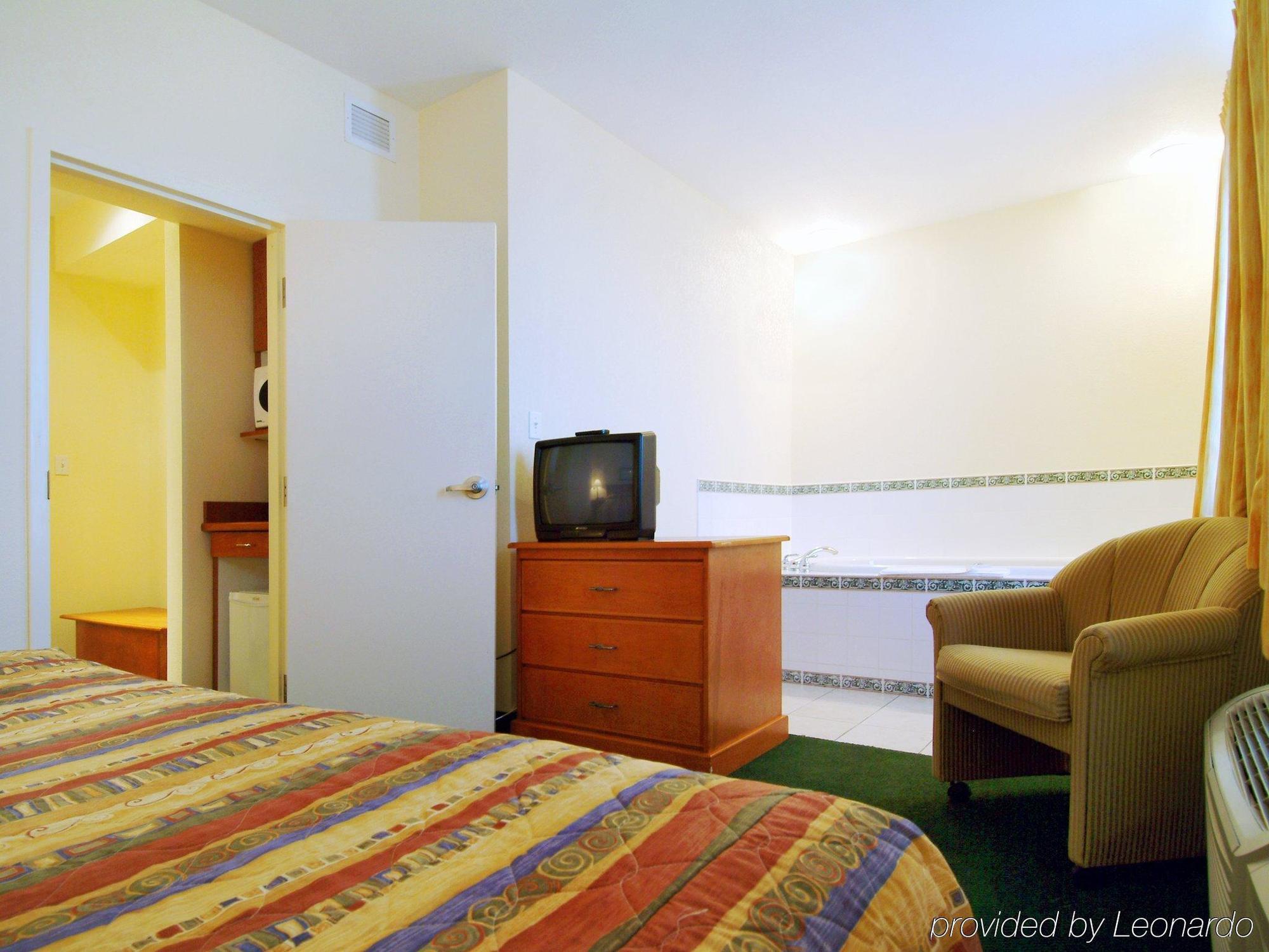 Lakeview Inns & Suites - Okotoks Habitación foto